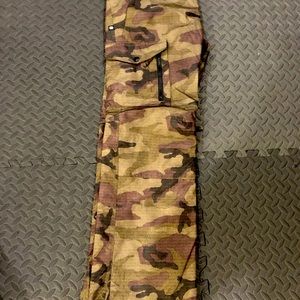 686 camo snowboard pants
